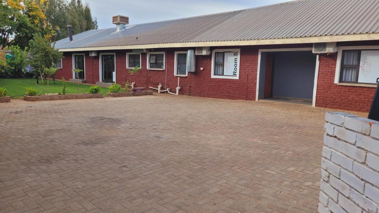 Pab-Love Guest House Kuruman Kültér fotó