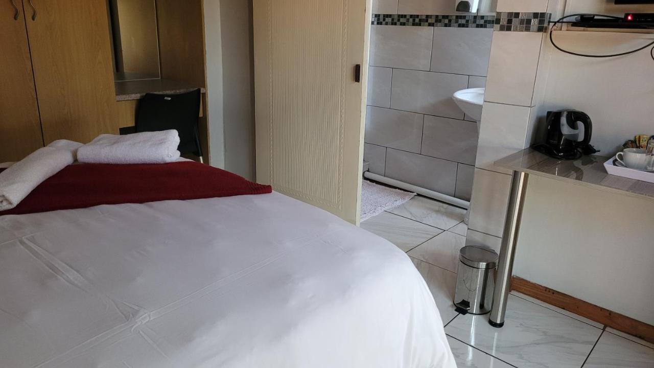 Pab-Love Guest House Kuruman Kültér fotó